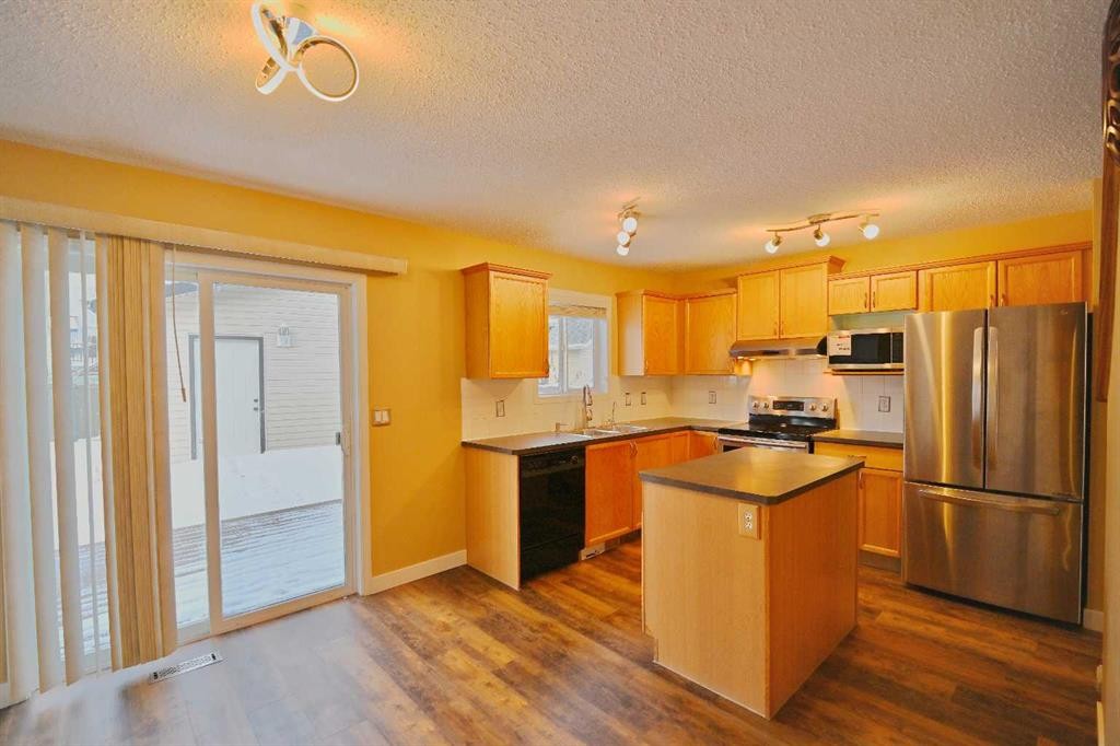 68 Covepark Close Ne, Calgary, AB - Indoor Photo Showing Kitchen With Double Sink