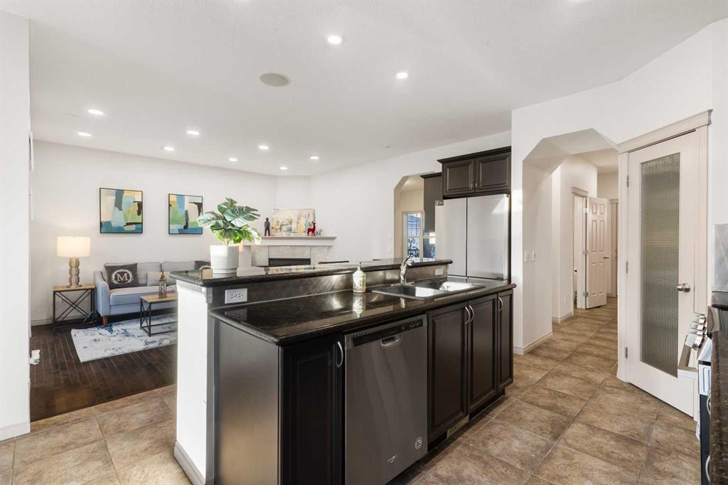 21 Panamount Row Nw, Calgary, AB - Indoor Photo Showing Kitchen With Double Sink