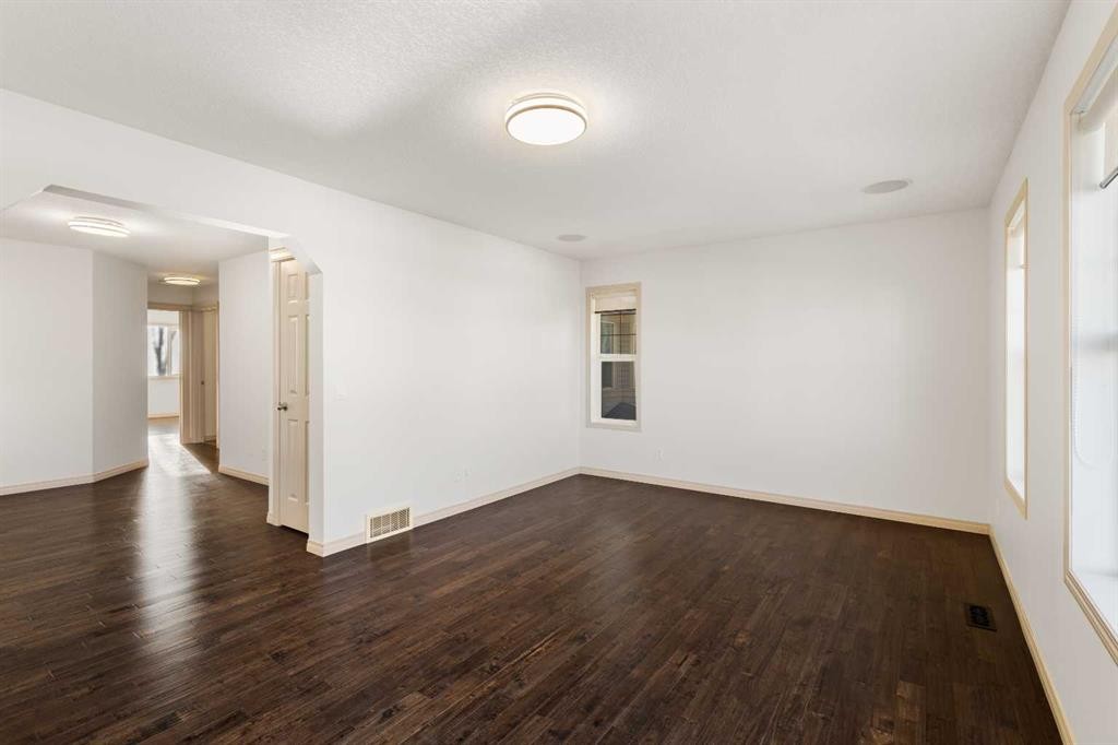 21 Panamount Row Nw, Calgary, AB - Indoor Photo Showing Other Room