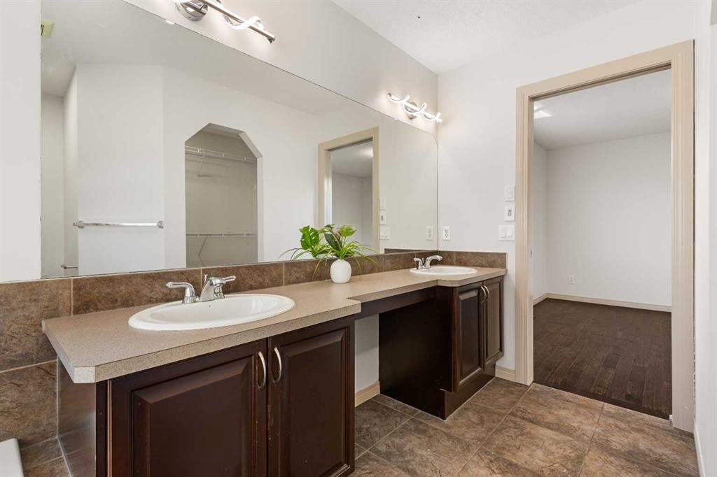 21 Panamount Row Nw, Calgary, AB - Indoor Photo Showing Bathroom