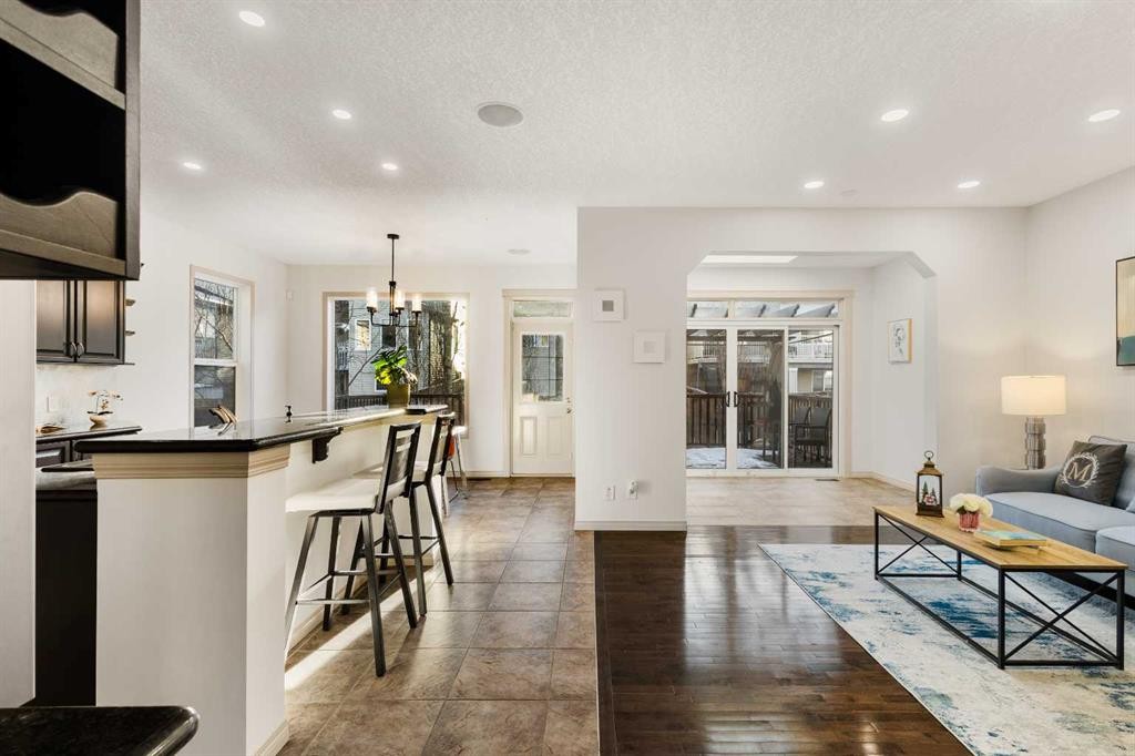 21 Panamount Row Nw, Calgary, AB - Indoor Photo Showing Living Room