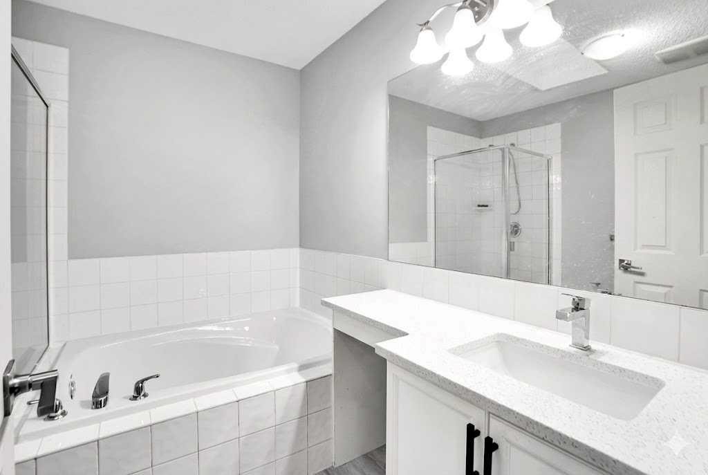9214 Saddlebrook Drive Ne, Calgary, AB - Indoor Photo Showing Bathroom