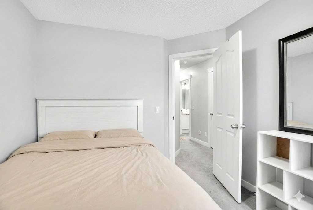 9214 Saddlebrook Drive Ne, Calgary, AB - Indoor Photo Showing Bedroom