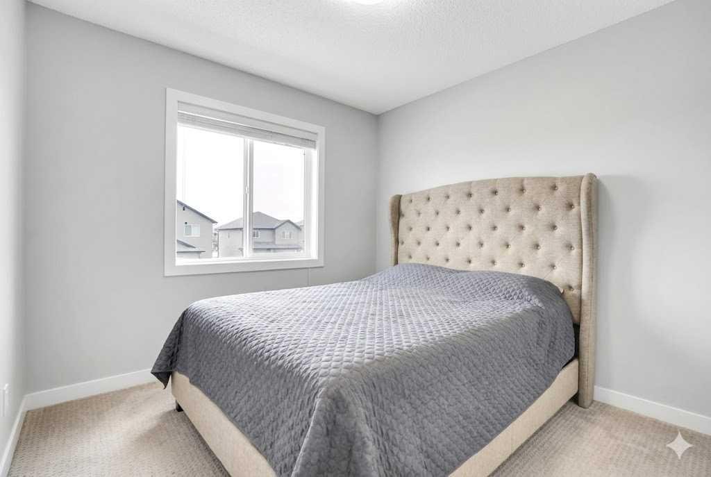 9214 Saddlebrook Drive Ne, Calgary, AB - Indoor Photo Showing Bedroom