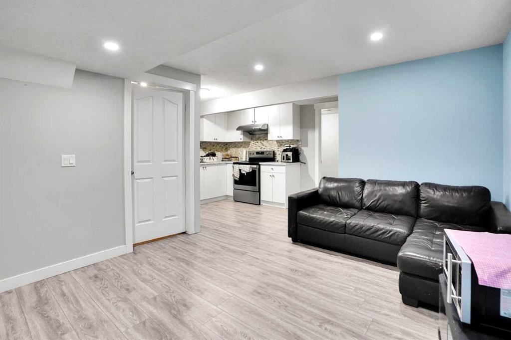 9214 Saddlebrook Drive Ne, Calgary, AB - Indoor