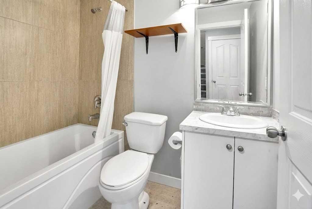 9214 Saddlebrook Drive Ne, Calgary, AB - Indoor Photo Showing Bathroom