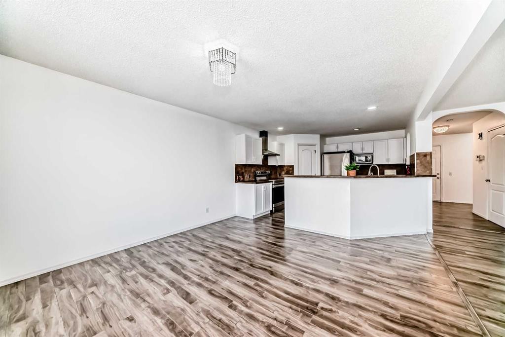 120 Springmere Grove, Chestermere, AB - Indoor Photo Showing Kitchen