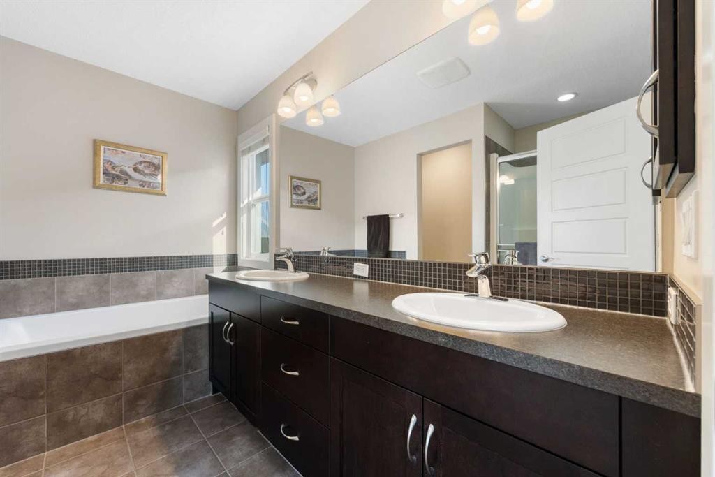 240 Sage Bank Grove Nw, Calgary, AB - Indoor Photo Showing Bathroom