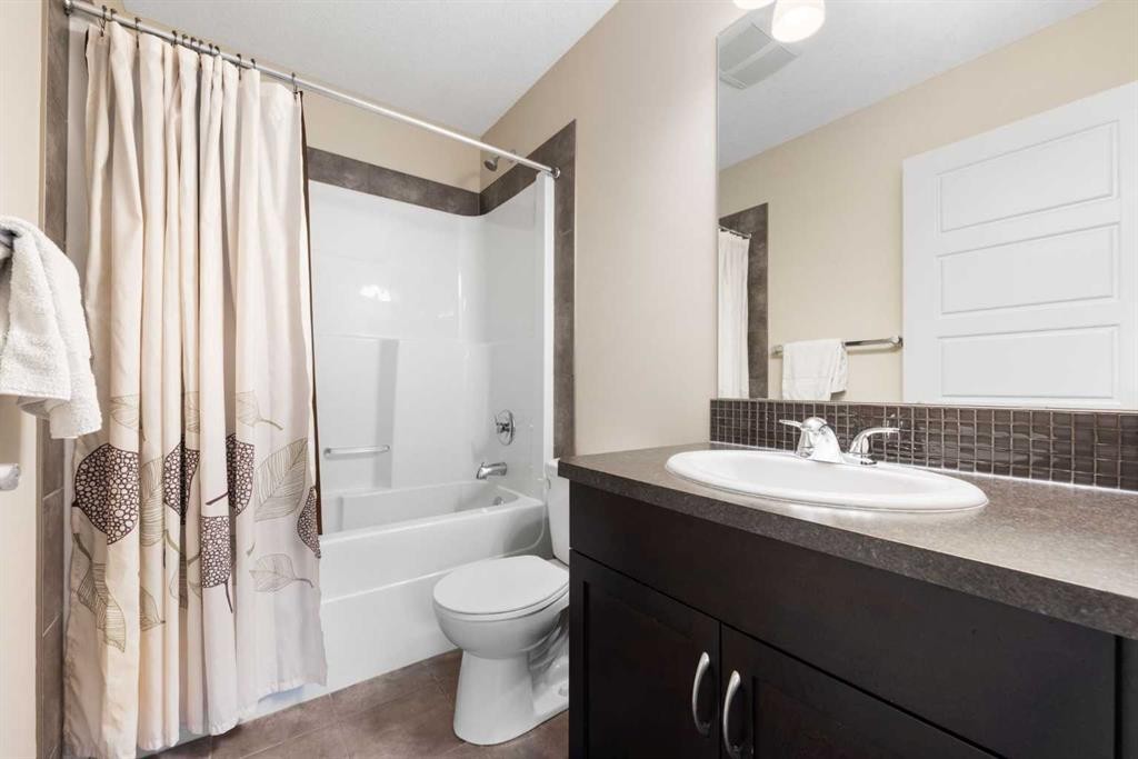 240 Sage Bank Grove Nw, Calgary, AB - Indoor Photo Showing Bathroom
