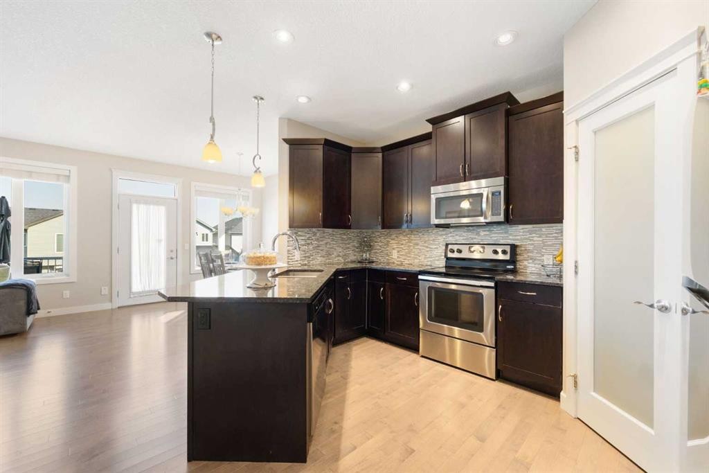 240 Sage Bank Grove Nw, Calgary, AB - Indoor Photo Showing Kitchen With Upgraded Kitchen