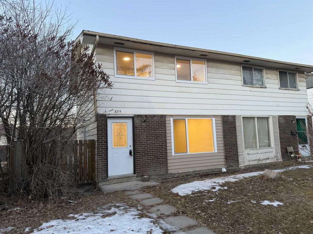 3215 Doverville Crescent Se, Calgary, AB - Outdoor