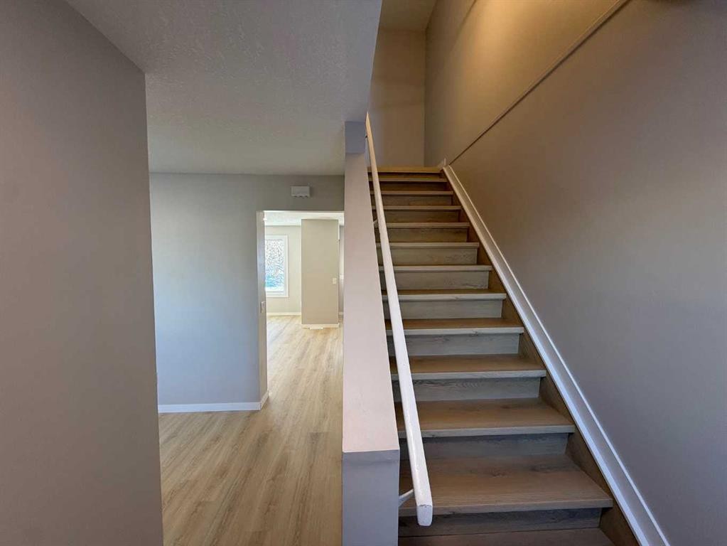 3215 Doverville Crescent Se, Calgary, AB - Indoor Photo Showing Other Room
