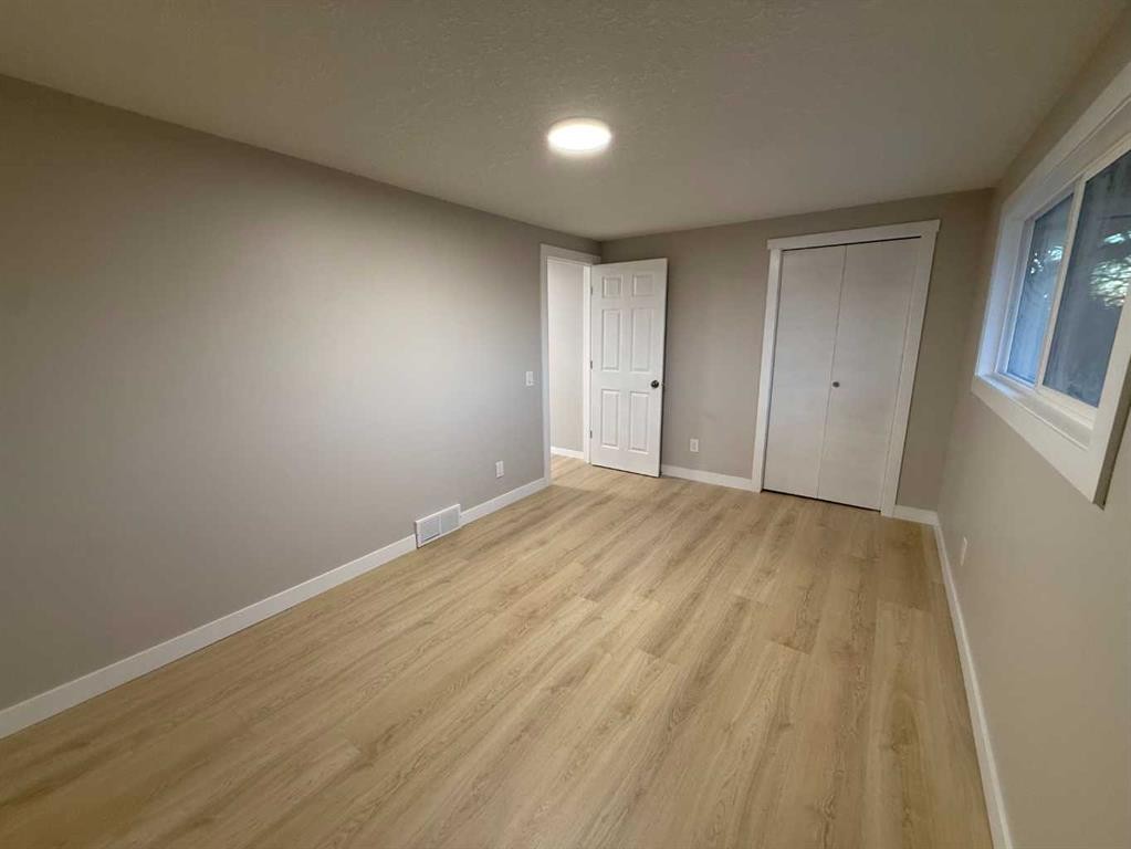 3215 Doverville Crescent Se, Calgary, AB - Indoor Photo Showing Other Room