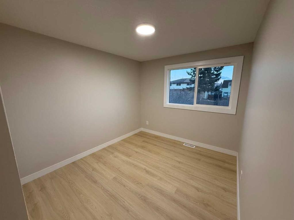 3215 Doverville Crescent Se, Calgary, AB - Indoor Photo Showing Other Room