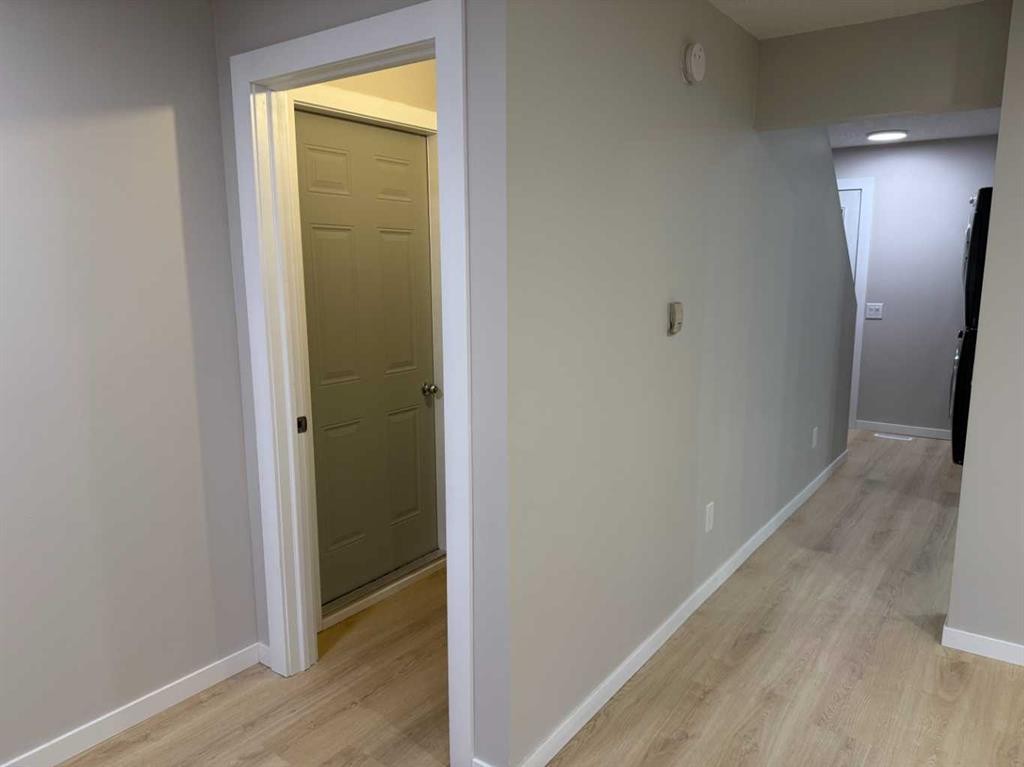 3215 Doverville Crescent Se, Calgary, AB - Indoor Photo Showing Other Room