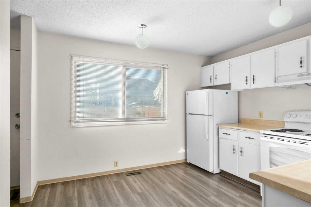 69 Castlebrook Way Ne, Calgary, AB - Indoor Photo Showing Kitchen