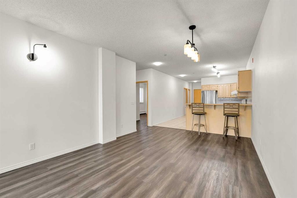 210-103 10 Avenue Nw, Calgary, AB - Indoor Photo Showing Kitchen