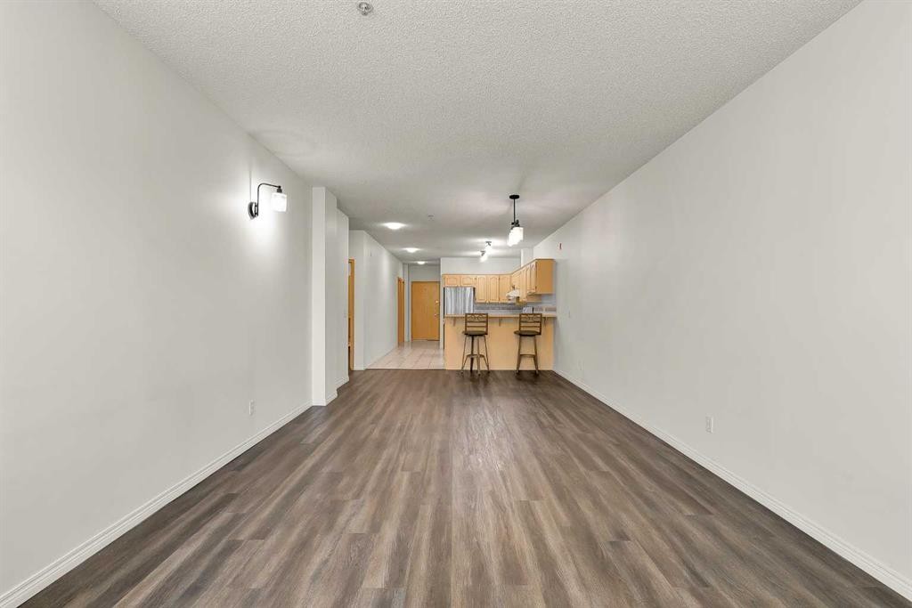 210-103 10 Avenue Nw, Calgary, AB - Indoor Photo Showing Other Room