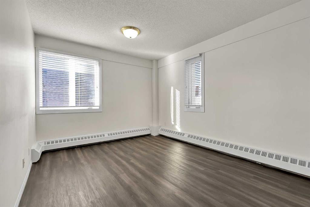 210-103 10 Avenue Nw, Calgary, AB - Indoor Photo Showing Other Room