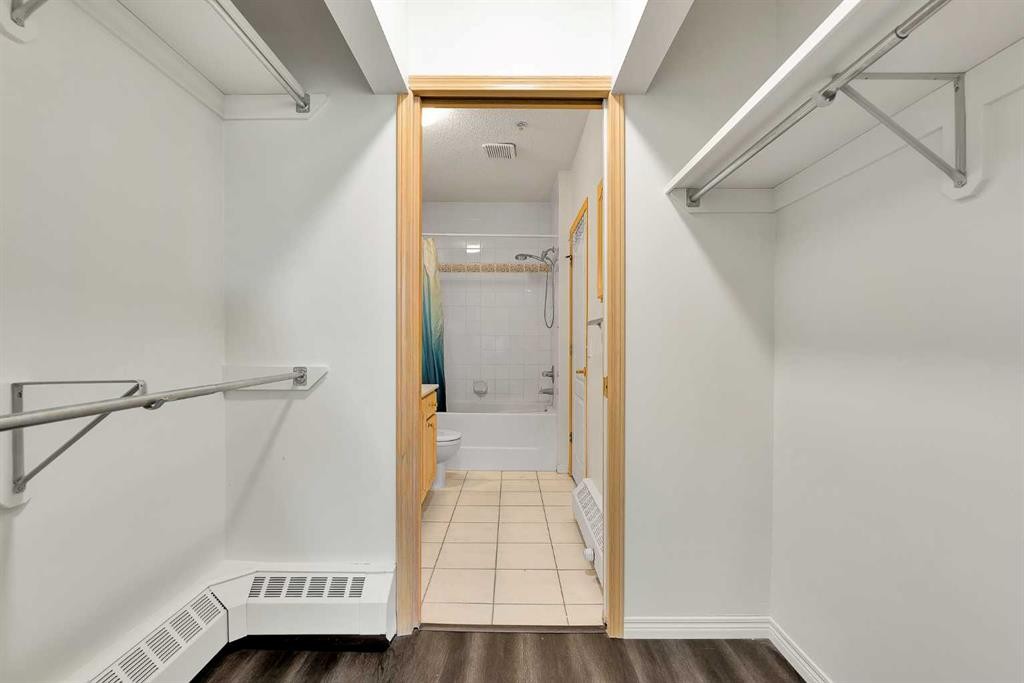 210-103 10 Avenue Nw, Calgary, AB - Indoor With Storage