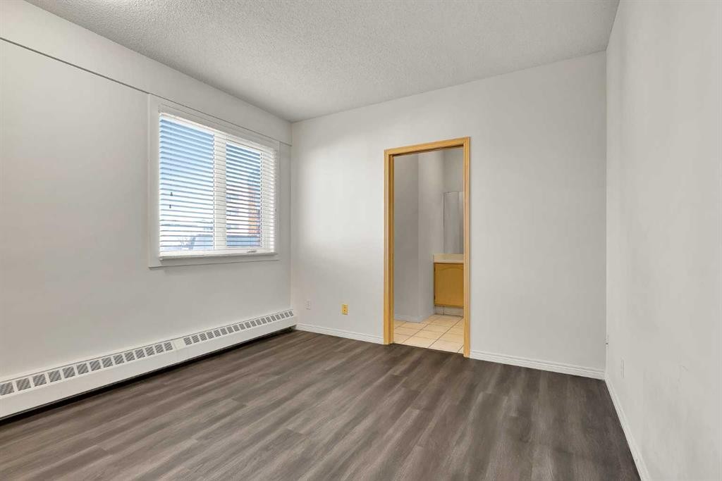 210-103 10 Avenue Nw, Calgary, AB - Indoor Photo Showing Other Room