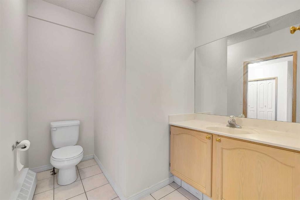 210-103 10 Avenue Nw, Calgary, AB - Indoor Photo Showing Bathroom