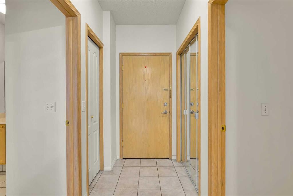 210-103 10 Avenue Nw, Calgary, AB - Indoor Photo Showing Other Room