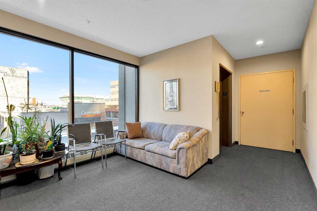 210-103 10 Avenue Nw, Calgary, AB - Indoor