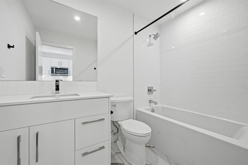 740-110 18A Street Nw, Calgary, AB - Indoor Photo Showing Bathroom