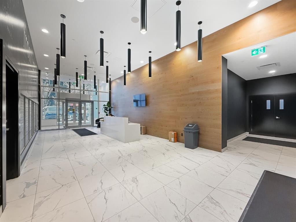 740-110 18A Street Nw, Calgary, AB - Indoor Photo Showing Other Room