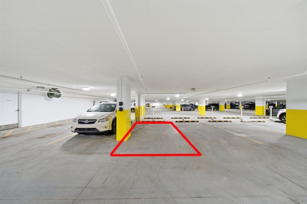 740-110 18A Street Nw, Calgary, AB - Indoor Photo Showing Garage