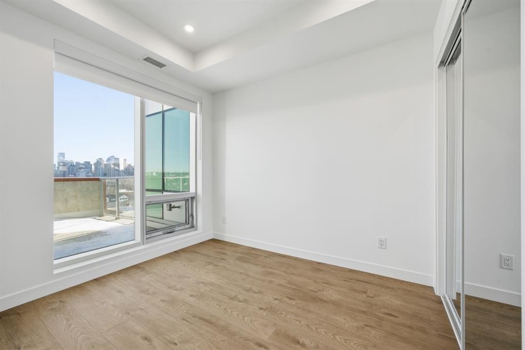 740-110 18A Street Nw, Calgary, AB - Indoor Photo Showing Other Room