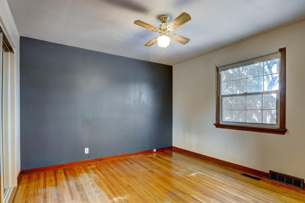 2010 27 Street Se, Calgary, AB - Indoor Photo Showing Other Room