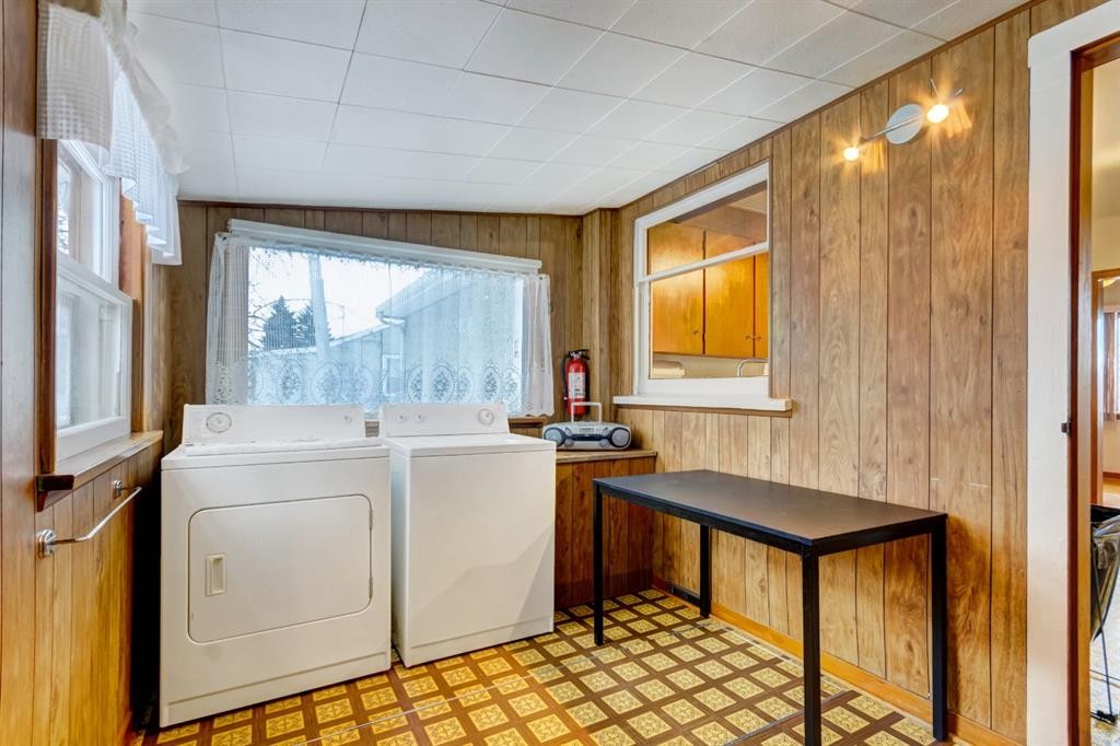 2010 27 Street Se, Calgary, AB - Indoor Photo Showing Laundry Room