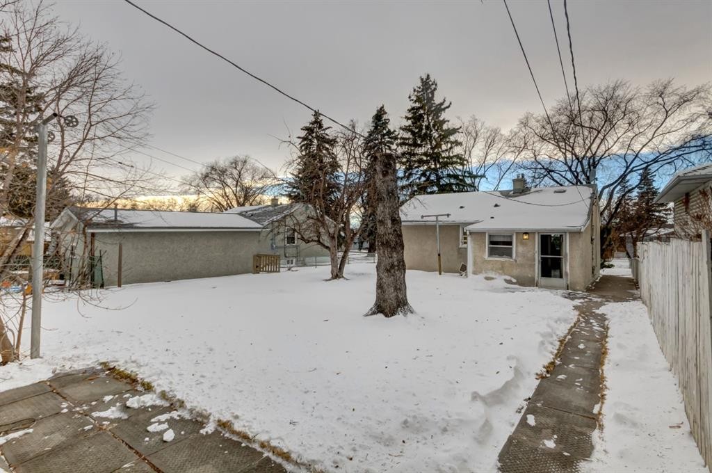 2010 27 Street Se, Calgary, AB - Outdoor