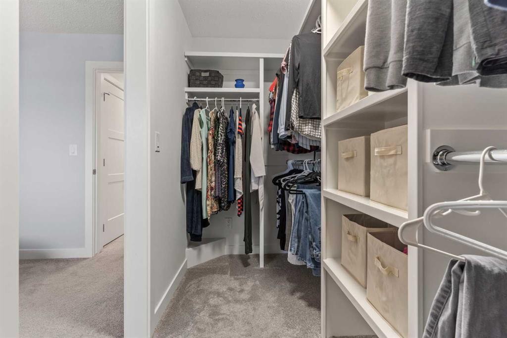 3804 62 Street Nw, Calgary, AB - Indoor With Storage