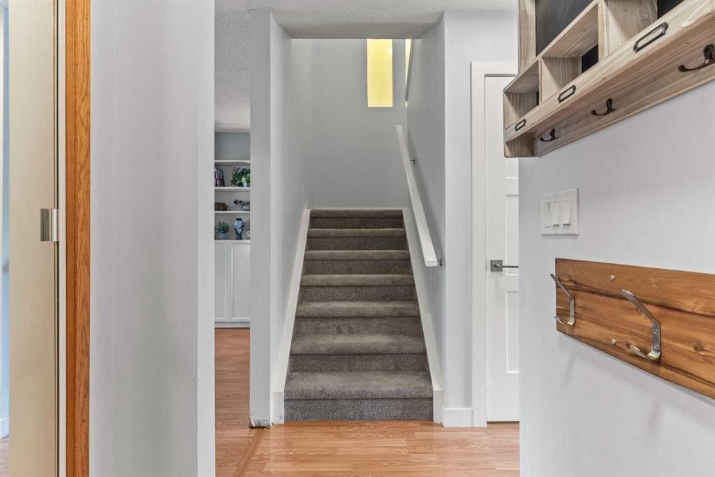 3804 62 Street Nw, Calgary, AB - Indoor Photo Showing Other Room