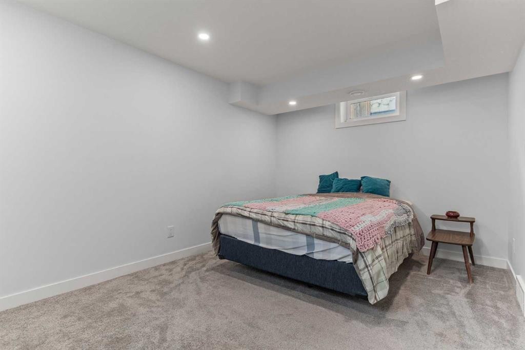 3804 62 Street Nw, Calgary, AB - Indoor Photo Showing Bedroom