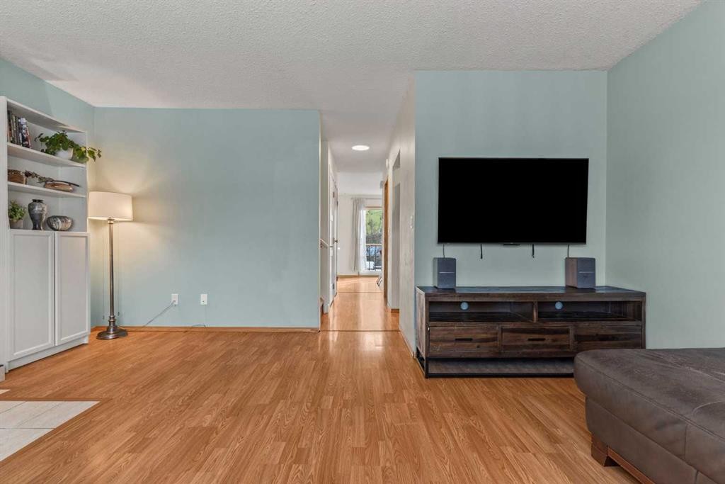 3804 62 Street Nw, Calgary, AB - Indoor