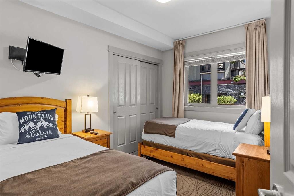 106-107 Montane Road, Canmore, AB - Indoor Photo Showing Bedroom