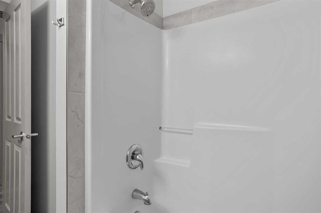 106-107 Montane Road, Canmore, AB - Indoor Photo Showing Bathroom