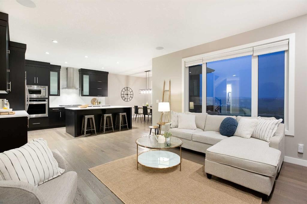 79 Cranarch Terrace Se, Calgary, AB - Indoor Photo Showing Living Room