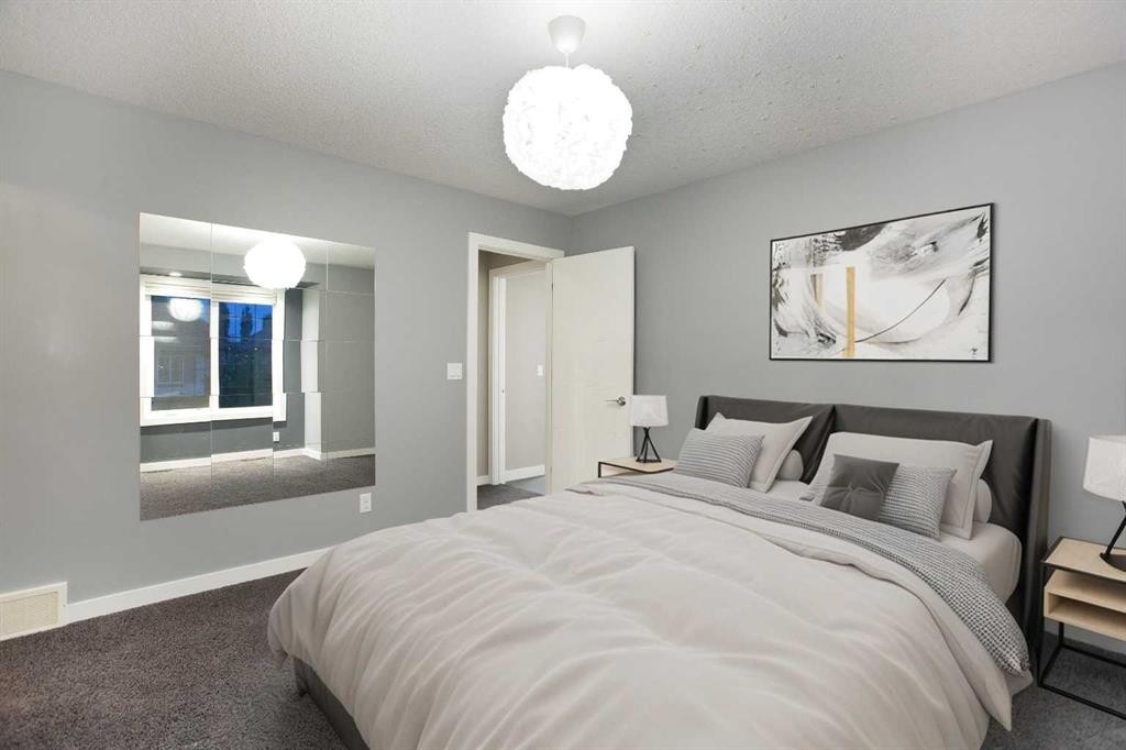 79 Cranarch Terrace Se, Calgary, AB - Indoor Photo Showing Bedroom
