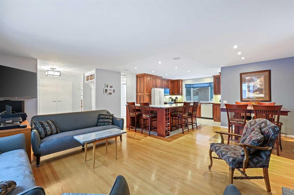 13119 6 Street Sw, Calgary, AB - Indoor Photo Showing Living Room