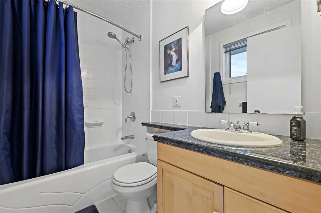 13119 6 Street Sw, Calgary, AB - Indoor Photo Showing Bathroom