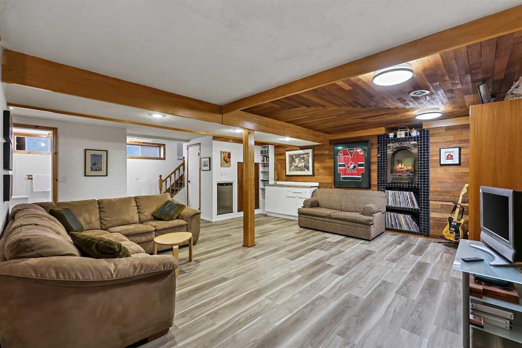 13119 6 Street Sw, Calgary, AB - Indoor