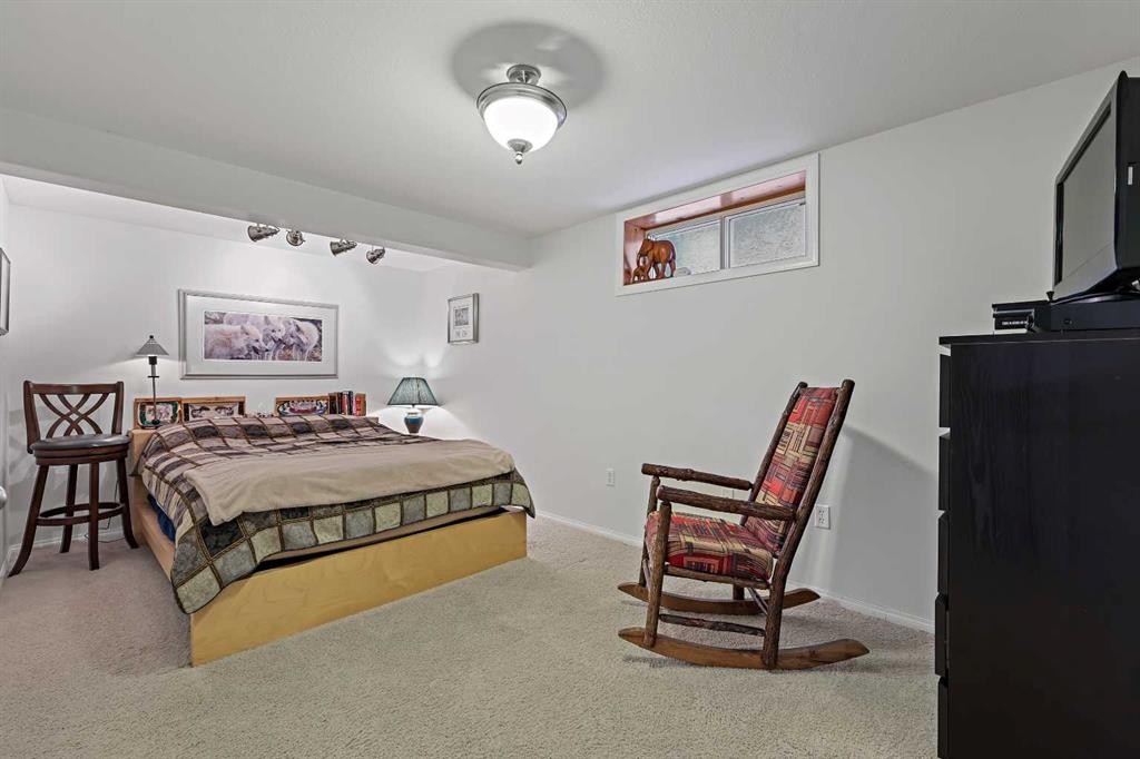 13119 6 Street Sw, Calgary, AB - Indoor Photo Showing Bedroom