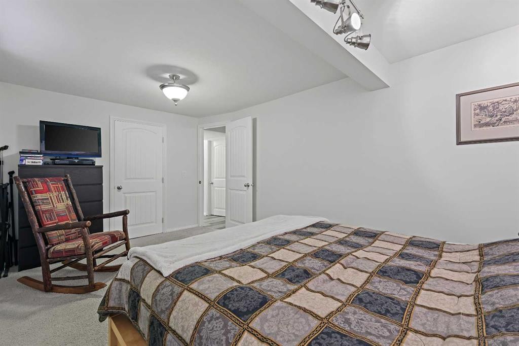 13119 6 Street Sw, Calgary, AB - Indoor Photo Showing Bedroom