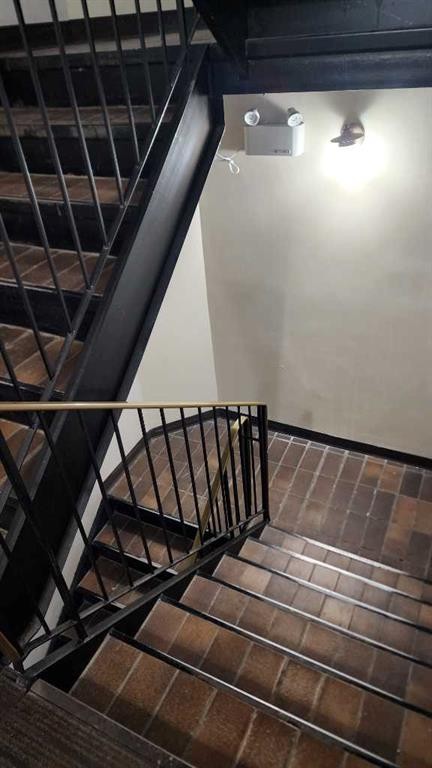 423 3 Avenue Ne, Calgary, AB - Indoor Photo Showing Other Room