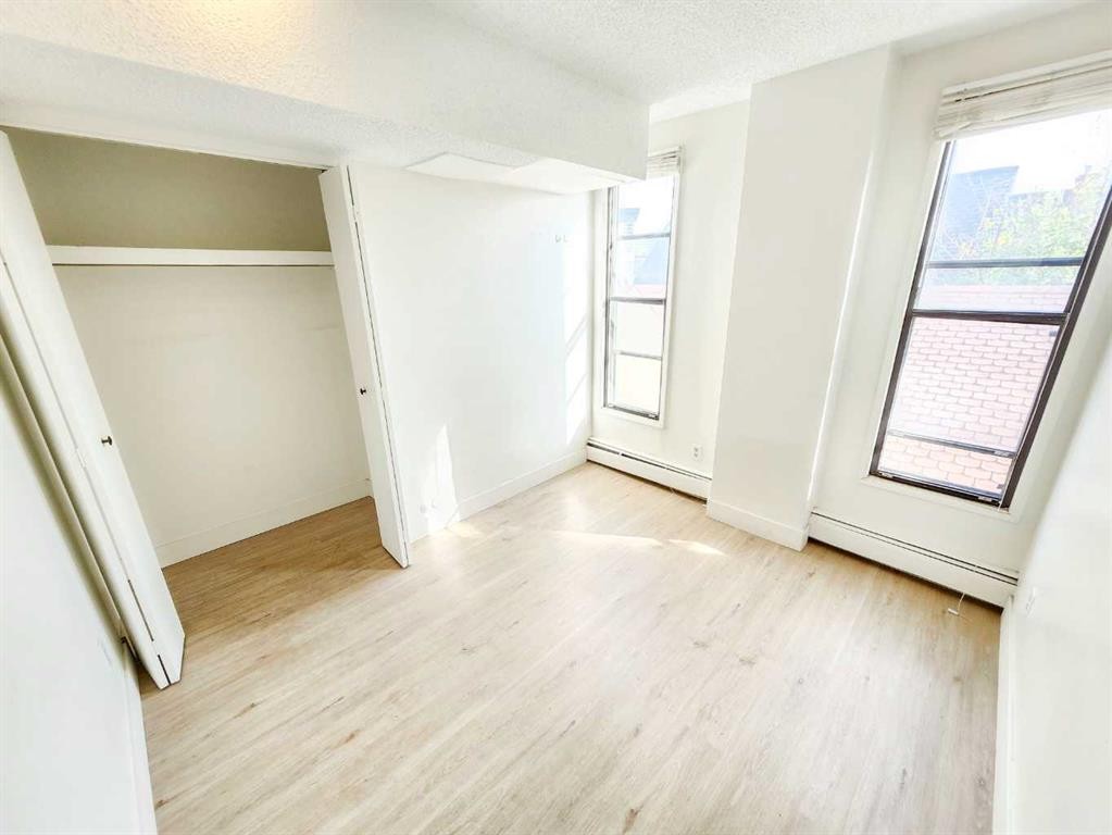 423 3 Avenue Ne, Calgary, AB - Indoor Photo Showing Other Room